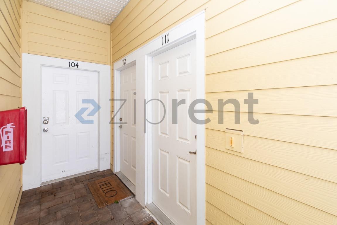 Building Photo - Unit 112