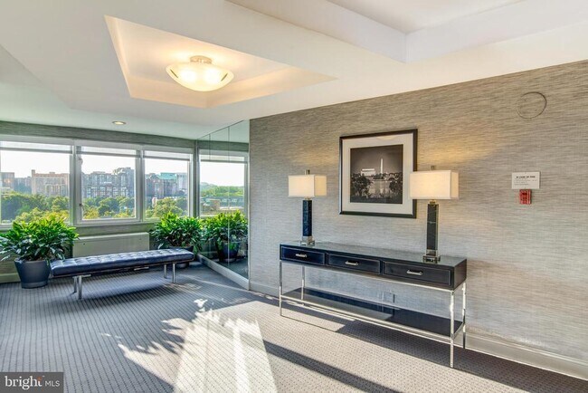 Building Photo - 1200 N Nash St