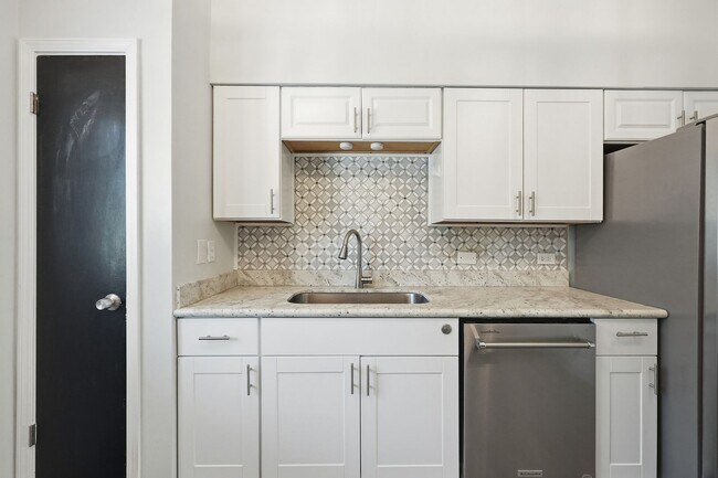 Building Photo - Premier Marina Cove end unit!!   Coastal Lifestyle at its BEST!!