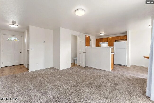 Building Photo - 3907 Village Dr