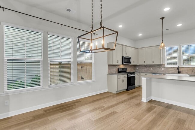 Building Photo - Beautiful 3 Bedrooms, 3.5 Bathrooms Home i...