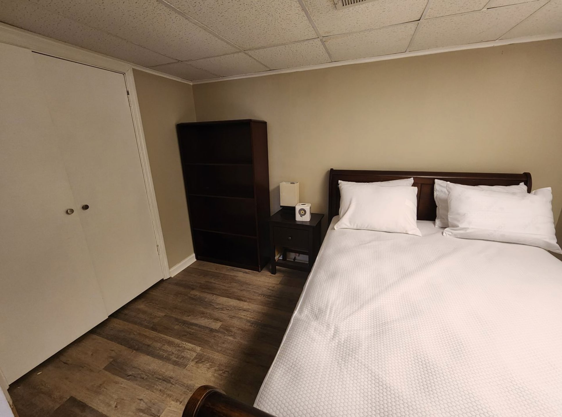 Building Photo - Room in House on Edith Ave