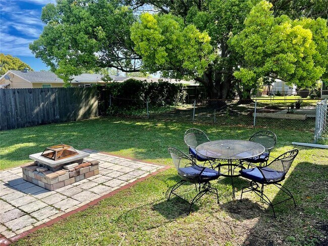 Building Photo - 3405 Wilson Dr