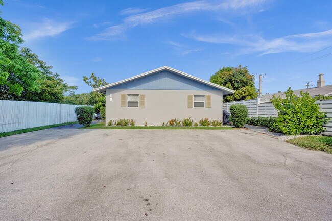 Primary Photo - 343 SE 4th Ave