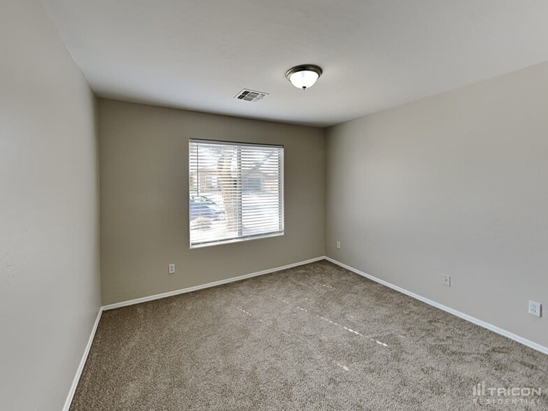 Building Photo - 43766 Elm Dr