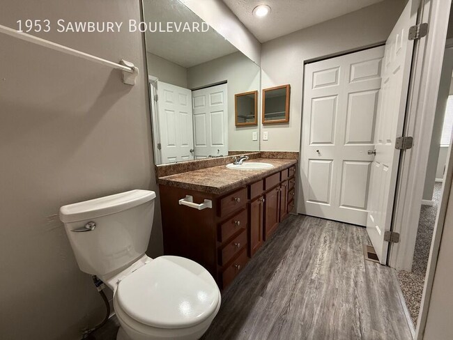 Building Photo - Recently Updated Beautiful Town Home in Wo...