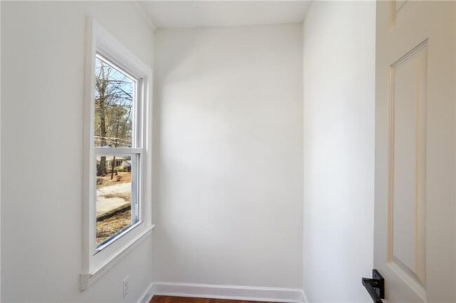 Building Photo - 1687 Porter Dr NW