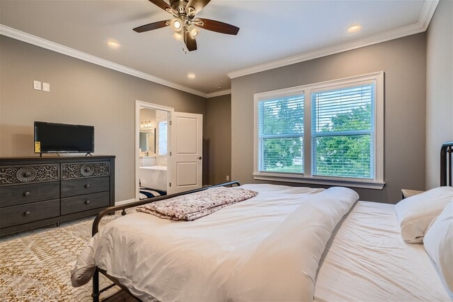 Building Photo - 3801 Oxford St