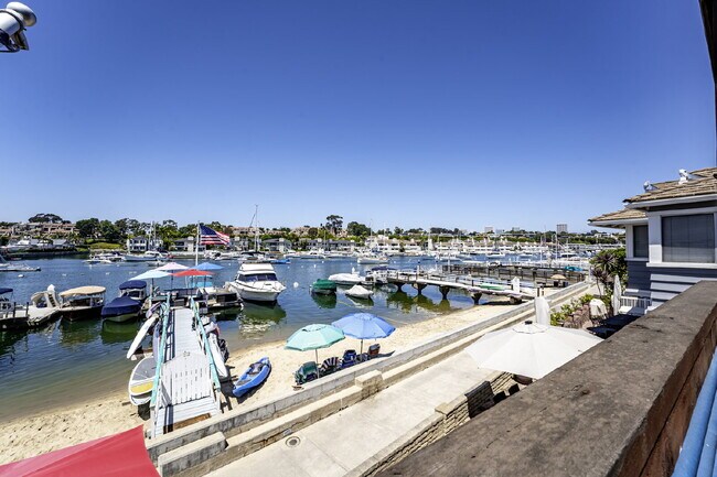 Building Photo - Fully Furnished Island Life Waterfront Ret...