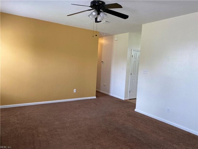 Building Photo - Lovely Ranch in Grassfield School District!