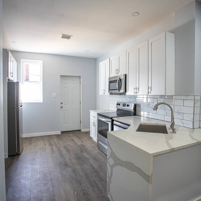 Building Photo - 31 S Salford St