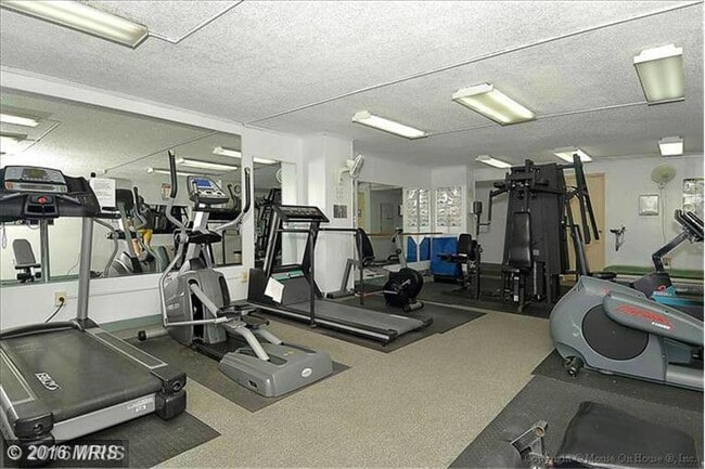 Building Photo - Spacious 1BR / 1 BA at Grosvenor Park III ...