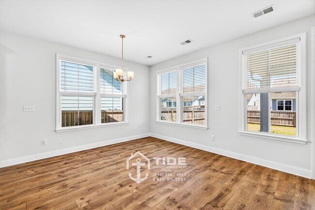 Building Photo - Comfort & Convenience in a Prime Location