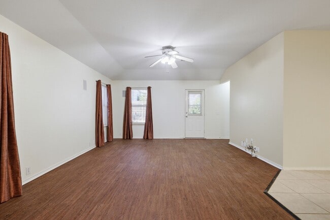 Building Photo - ***APPLICATION CURRENTLY UNDER REVIEW***Well-Maintained One-Story in Woodthorn Subdivision