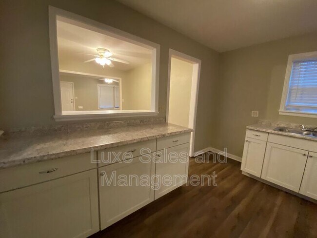 Building Photo - 1118 Idaho St