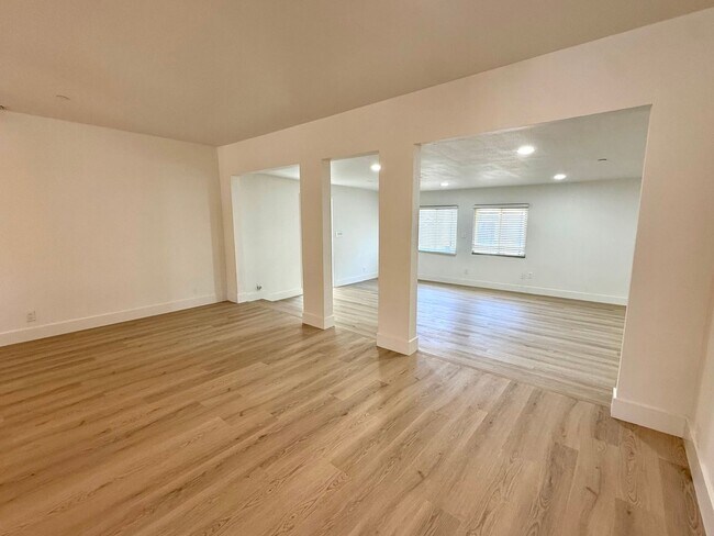 Building Photo - 3714 Fairway Dr