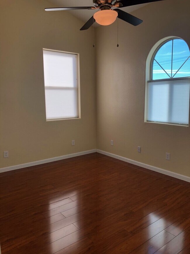 Building Photo - Sunny Three Bedroom in North Prescott Valley