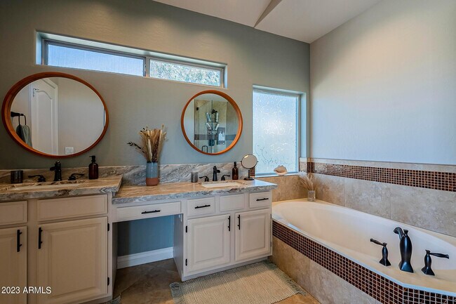 Building Photo - 10875 N 118th Way