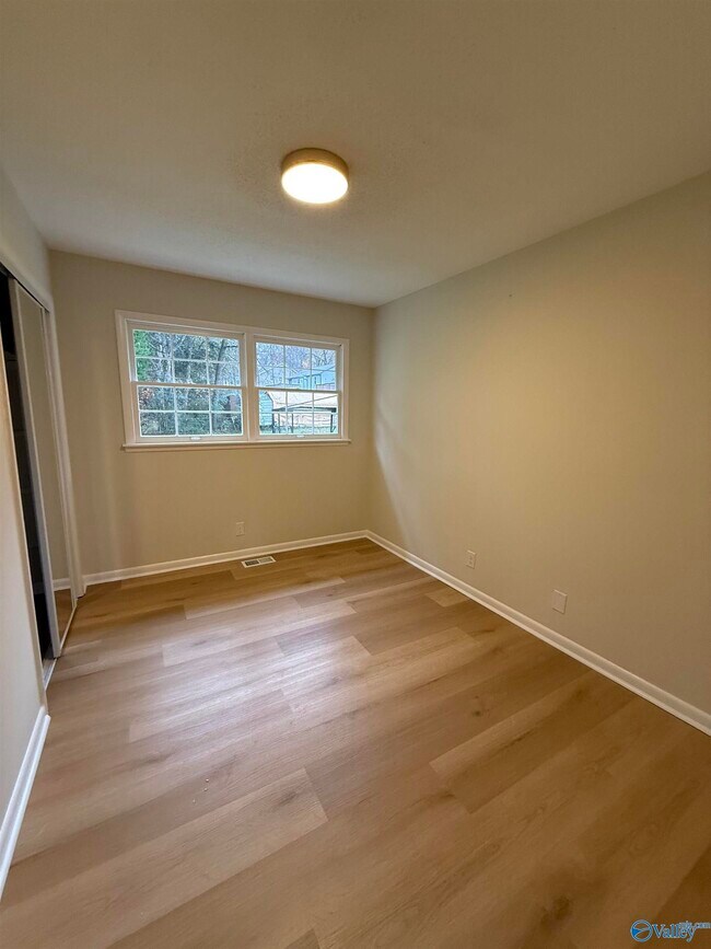 Building Photo - 1002 Parcus Rd SE