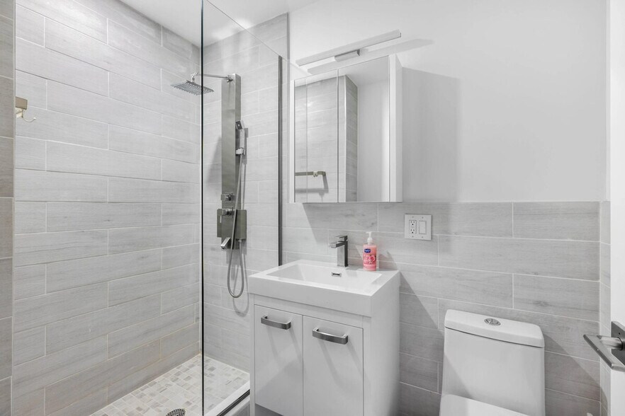 Building Photo - 27E E 128th St