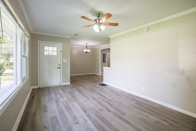 Building Photo - 2945 Belvedere Ln