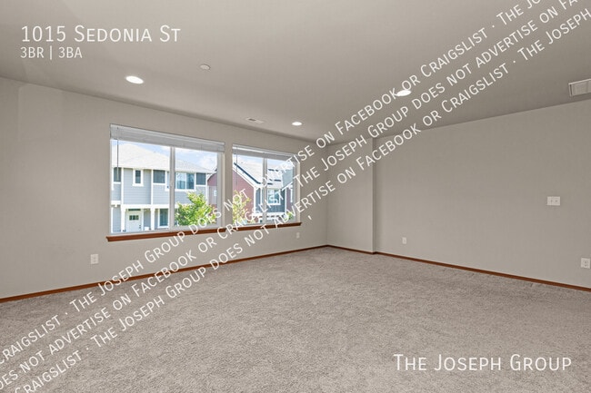 Building Photo - 1015 Sedonia St