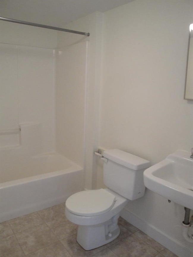 Building Photo - 191 Turner St