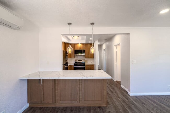 Building Photo - Beautifully updated 2 bed, 2 bath single-family home in Logan Heights