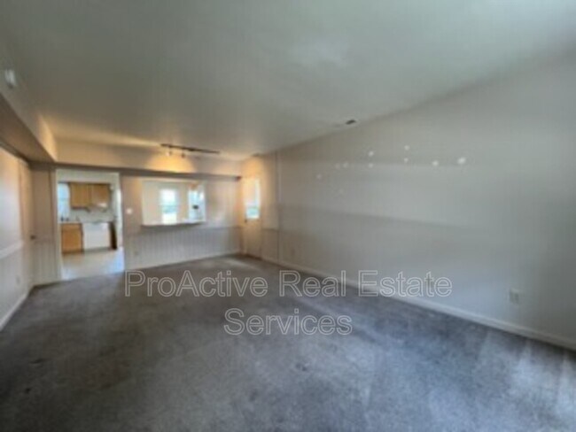 Building Photo - 3021 Luxembourg St