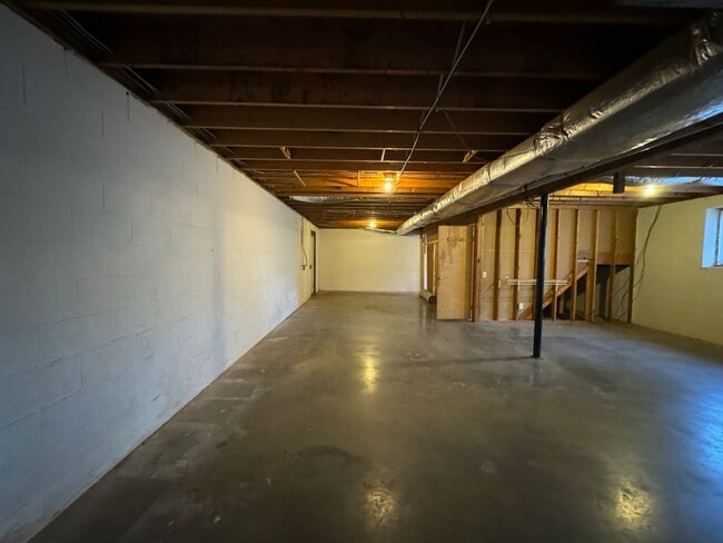 Building Photo - Beautiful home on quiet cul-de-sac