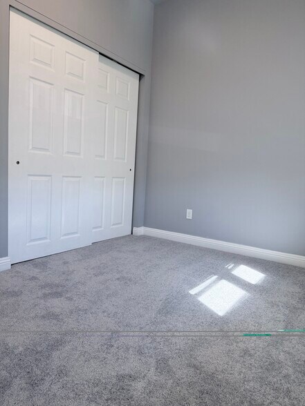 Building Photo - 1813 Saint Charles St