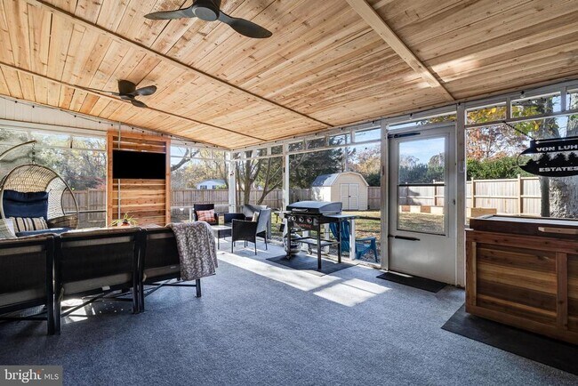 Building Photo - 40905 Spring House Ln