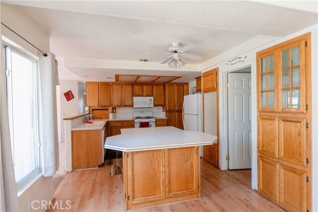 Building Photo - 42966 Avenida Gato