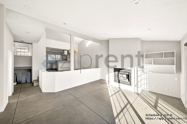 Building Photo - 2021 Carnegie Ln