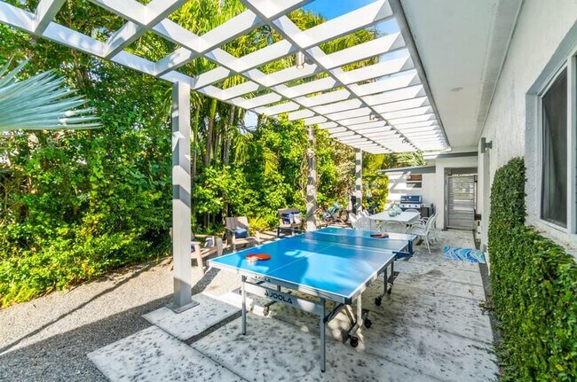 Building Photo - 3310 NE 18th St