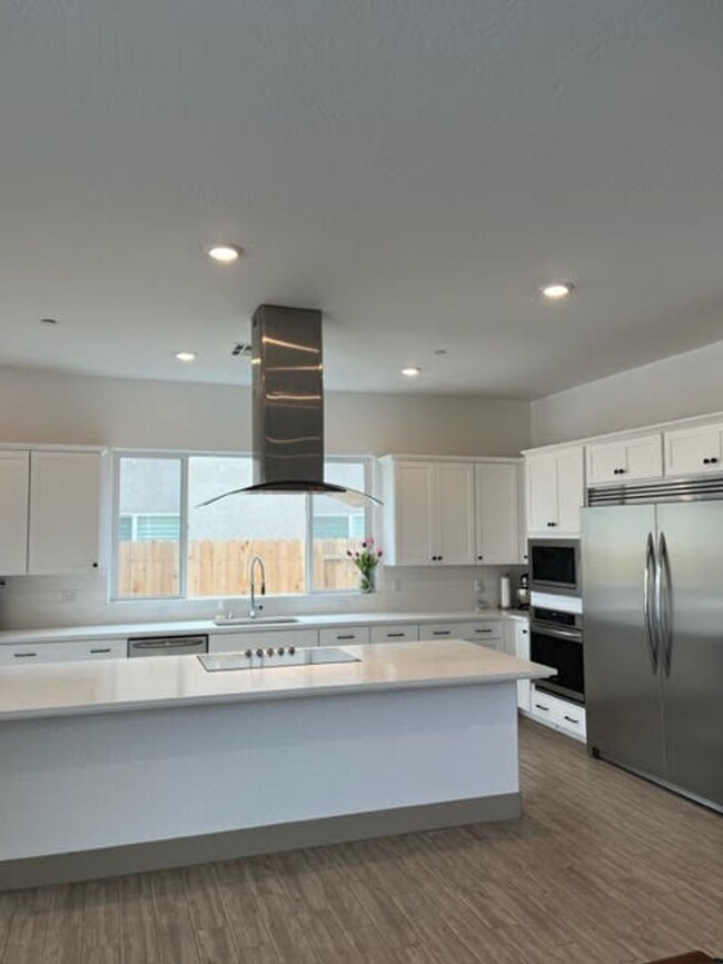 Building Photo - Foothill Perfection with Solar + EV car ch...