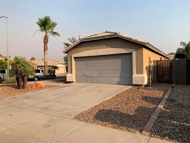 Building Photo - 3 BEDROOM 2 BATH CORNER LOT HOME WITH 2 CA...