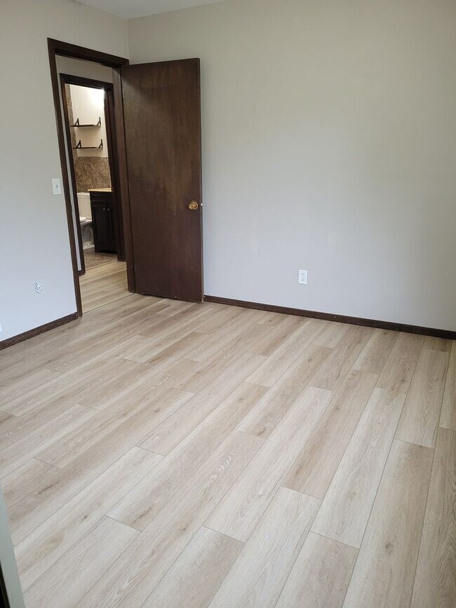 Building Photo - 735 3rd St