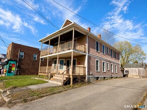 Building Photo - 696 Main St