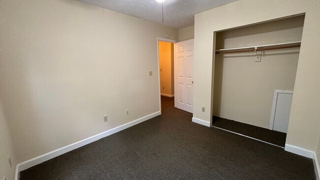 Building Photo - 133 Clover Valley Cir