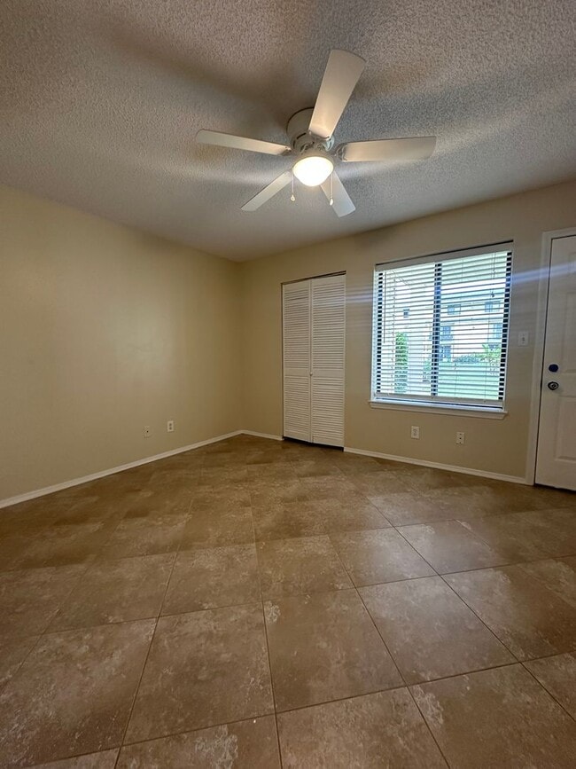 Building Photo - **Move In Special-50% Off First Months Rent**