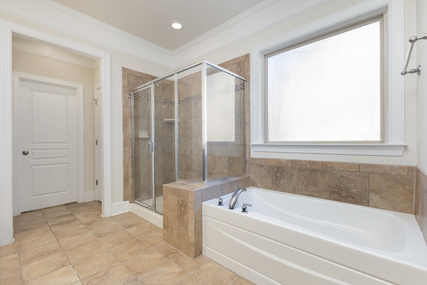 Building Photo - 9909 Woodland Watch Ct