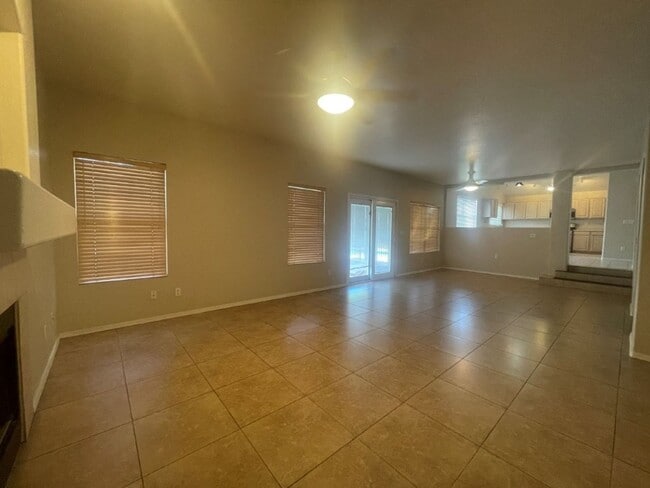 Building Photo - 922 N Sicily Dr