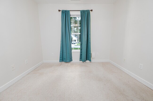 Building Photo - 118 Monterey Cir
