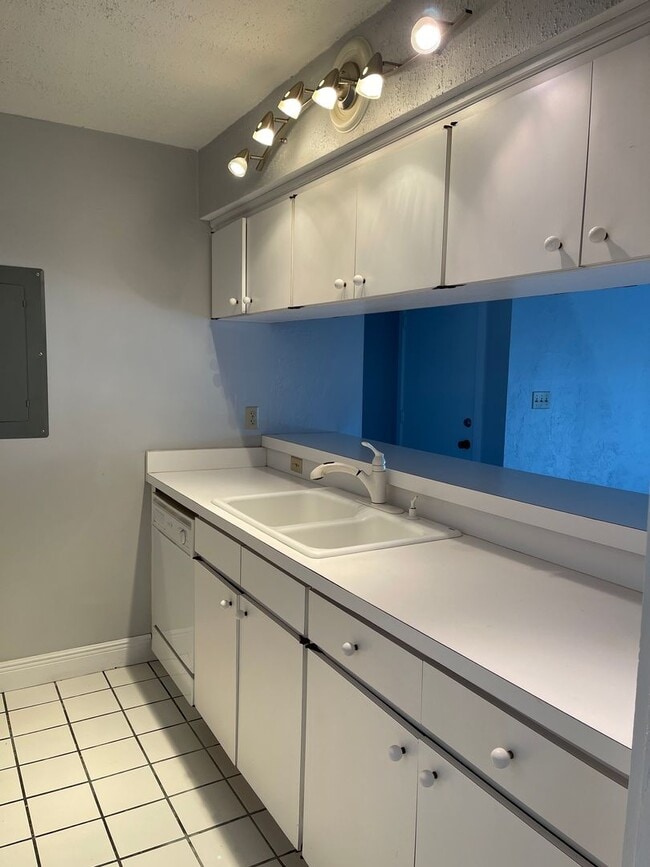 Building Photo - Charming and Spacious 1-Bedroom, 1-Bath Condo in the Highly Desirable Grenelefe Community!