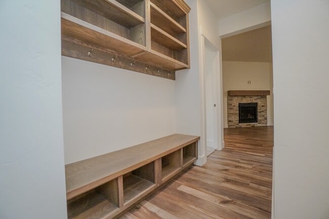 Building Photo - 5967 W Daphne Dr