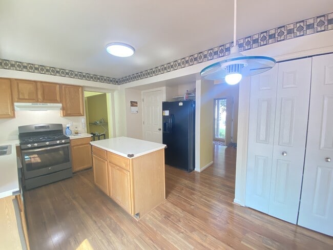 Building Photo - 3074 Ailsa Craig