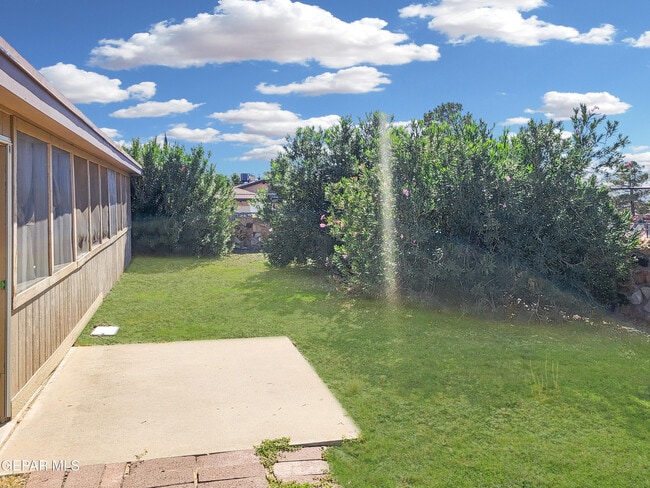 Building Photo - 1001 Shawnee Ln