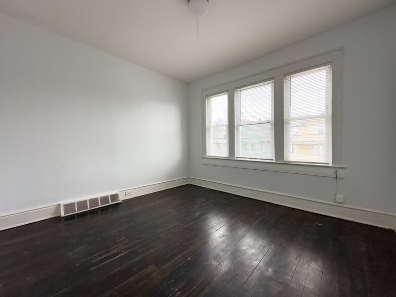 Bed or Office Space - 367 Bishop Ave
