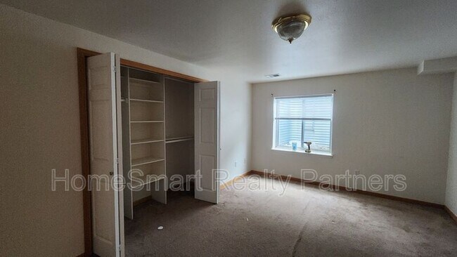 Building Photo - 203 W Coal Creek Dr